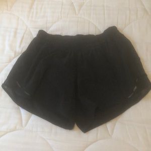 Lulu lemon Hotty Hot Shorts 4”- Size 6